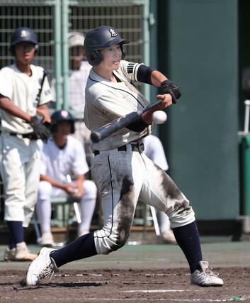 高田農－開志学園　５回、２塁打を放つ高田農の笹井智弘＝三条市パールスタ