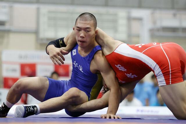 中盤にポイントを奪って追い上げたが、決勝進出はならなかった長谷川太一（八海高）＝滋賀県栗東市
