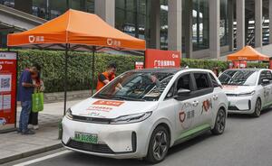 中国広東省広州市内に設けられた「網約車(ネット予約車)」の乗車地点=2023年4月(新華社=共同)