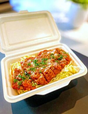 関川村の光兎米とじゃばみ豚を使ったランチボックス