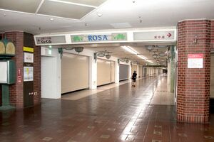 3月に営業終了し、閑散としている西堀ローサ=9月2日、新潟市中央区