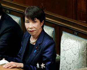 　衆院本会議に臨む高市首相＝１８日