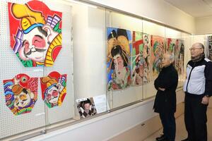 五泉と村松に伝わる凧文化を紹介している特別展＝五泉市村松乙