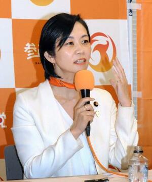参政党が参院選比例代表擁立を発表し、記者会見する梅村みずほ参院議員=30日、国会