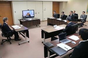 原発事故時の避難道路整備について国と新潟県が協議した初会合=11月28日、県庁