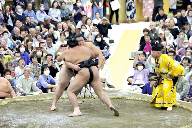 大相撲の秋巡業三条場所、新大関の大の里が迫力のある取組を見せた