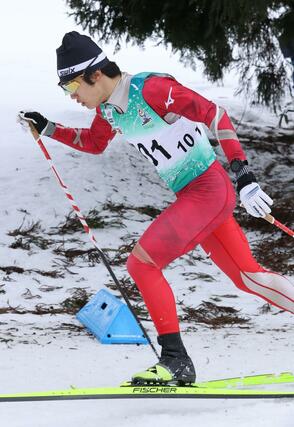 少年男子10キロクラシカルの坂詰真吾(十日町高)=青森県大鰐町