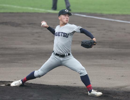 中越－加茂暁星　中越先発の高橋駿臥＝柏崎市佐藤池野球場