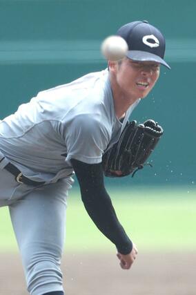 中越－関東第一　６回から救援した中越の石山愛輝＝甲子園
