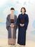 報道陣のインタビューに答える見上愛さん（左）と上坂樹里さん＝１１日、上越市
