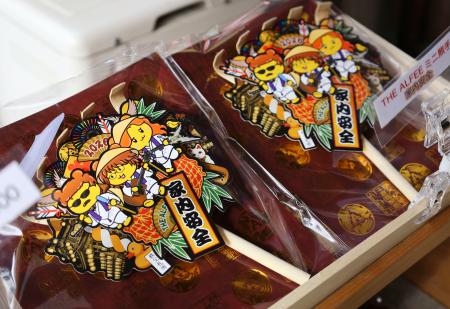 秩父札所12年ぶり秘仏公開 ALFEEコラボ品も人気 | 新潟日報