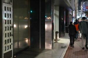 タイ人少女が働かされていたとされる個室マッサージ店が入るビル=10日午後、東京都文京区