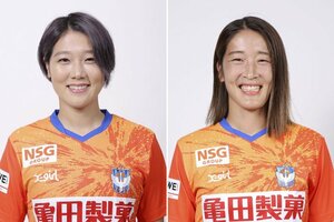 MF山谷瑠香(左)、DF浦川璃子