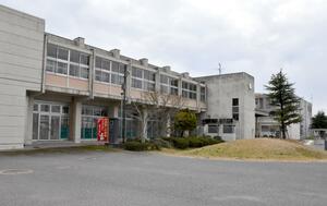 3月末で閉館する新津地区市民会館=新潟市秋葉区程島