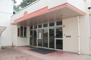 職員による複数の虐待があった障害者支援施設「明生園」=27日、新潟市中央区水道町1