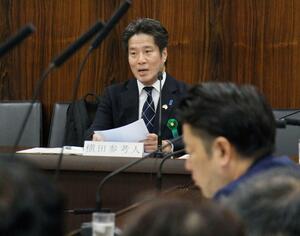 参院拉致特別委員会で意見を述べる横田哲也さん=6月7日、国会