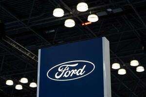 米フォード・モーターのロゴ=2日、ニューヨーク(AP=共同)