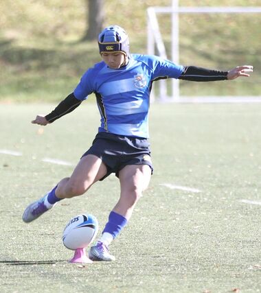 開志国際－北越　前半４分、北越の富永恵央がコンバージョンゴールを決め０－７＝新発田市