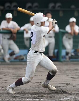 新発田農－新潟商　４回新潟商１死二塁、白川駿也が適時打を放ち１－０＝新発田市五十公野