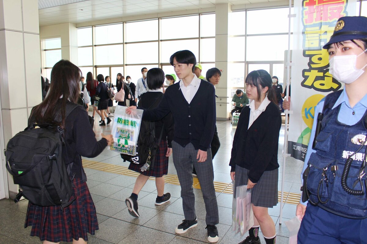 幼稚園 盗撮 薄着の時季、痴漢や盗撮被害に気をつけて…シャキッと目覚めろ防犯魂！ 新潟向陽高校の生徒や江南署員ら、ＪＲ亀田駅で啓発活動 | 新潟日報デジタルプラス