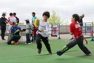 タグラグビー、ビームライフル…子どもたちが全力トライ！新潟市・ビッグスワンでスポーツ体験キャラバン