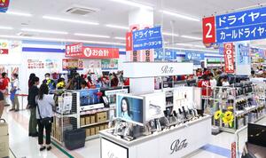建て替えオープンしたケーズデンキ女池インター本店＝２５日、新潟市中央区女池８