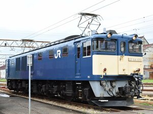 EF64形電気機関車(自動連結器・JR東日本新潟支社提供)