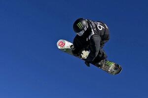 決勝進出を決めた、スノーボード男子ハーフパイプの平野歩夢＝張家口・密苑（共同）