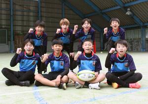 タグラグビーの全国小学生大会に出場する新津リバーズエイトのメンバー=阿賀野市山崎