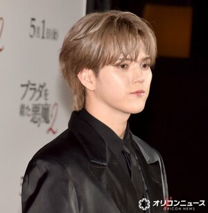 注目は胸元の赤いワンポイントだというMAZZEL・RAN (C)ORICON NewS inc.