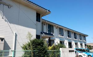 粟島浦村が今後の運営方針を検討している高校寄宿舎「晴海寮」=村上市飯野西