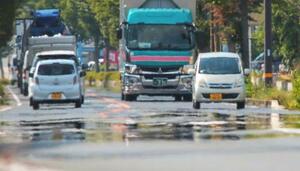 国内史上最高となる41・2度を観測した兵庫県丹波市柏原町地区。厳しい暑さで「逃げ水」が見られた=30日午後(神戸新聞社提供)