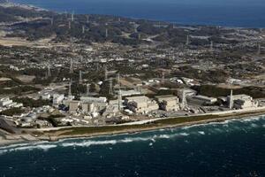 　中部電力浜岡原発＝１月、静岡県御前崎市（共同通信社機から）