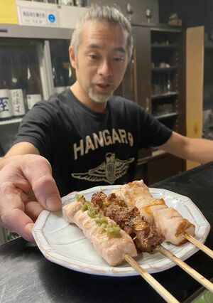 出荷が再開された佐渡地鶏ひげの焼き鳥。左からささみ、もも、むね＝佐渡市河原田諏訪町