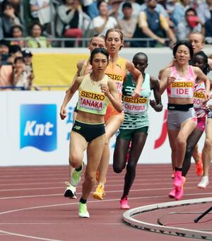 セイコーゴールデングランプリ女子1500メートル決勝で、力走する田中希実=5月、東京・国立競技場