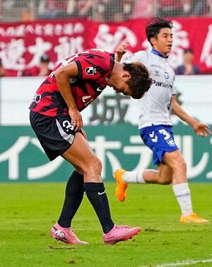 鹿島―G大阪 試合終了間際、PKを失敗した鹿島・徳田=メルスタ