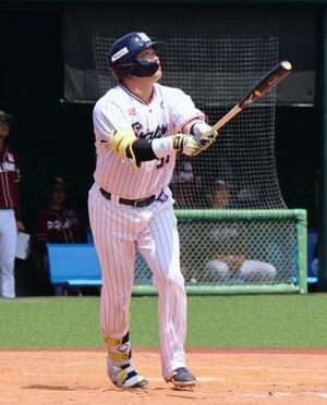 イースタン・リーグの楽天戦に出場したヤクルトの村上=戸田