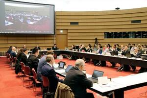 開幕した北太平洋漁業委員会の年次会合=14日午前、大阪市