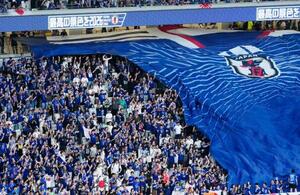 　サッカーＷ杯壮行試合のアイスランド戦で盛り上がる日本サポーター