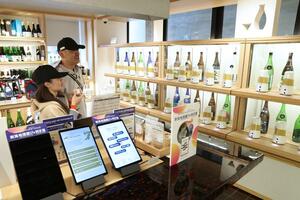都内にいながら、さまざまな新潟清酒を試飲できる「THE SAKE Stand(ザ・サケスタンド)」=東京都中央区銀座5