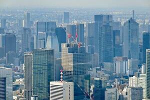 東京都心部の高層ビル群=16日午後(共同通信社ヘリから)
