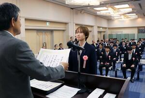 業界を担う決意を新たにした新潟清酒学校の卒業式＝８日、長岡市