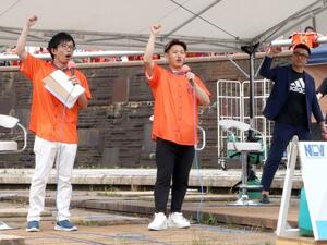 サプライズでトークショーに参加した三戸舜介=新潟市中央区