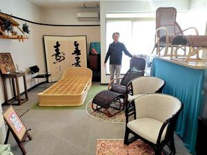 拡充されたショールーム。ベッドなどが置かれている=新発田市御幸町1