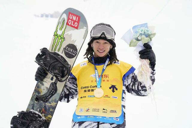 男子で優勝した平野歩夢=張家口・密苑(共同)