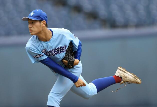 日本文理－加茂暁星　力投する加茂暁星のエース真保龍聖＝エコスタ