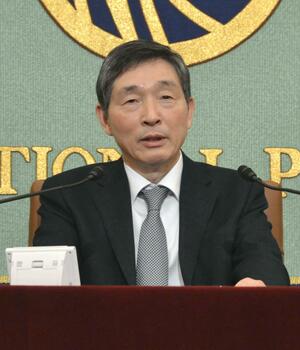 記者会見する韓国の李赫駐日大使＝５日、東京・内幸町の日本記者クラブ