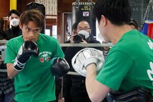 　世界戦に向け練習する高田勇仁＝５日、東京都内