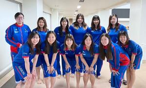 新潟レディースカップに出場した「ブルボンウォーターポロクラブ柏崎(ブルボンKZ)」のU22女子チーム=長岡市長倉町(ブルボンウォーターポロクラブ柏崎提供)