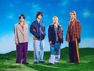 Aぇ! group（左から）正門良規、佐野晶哉、末澤誠也、小島健